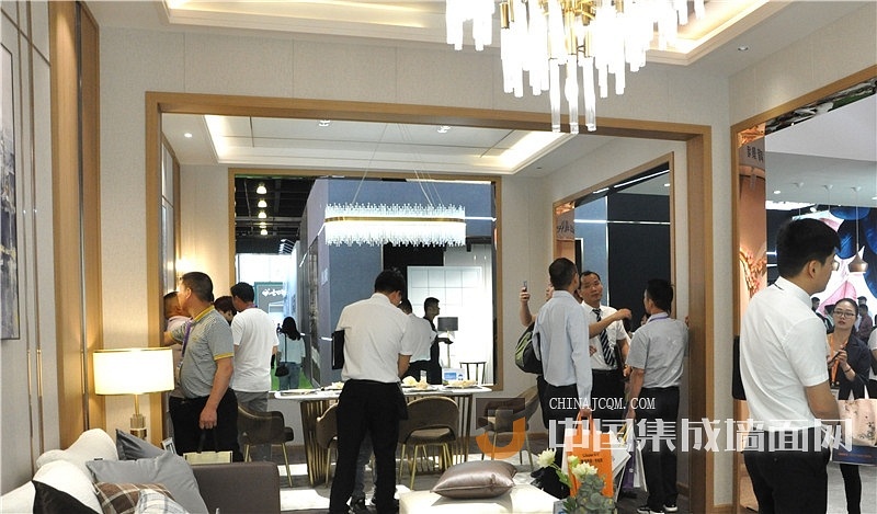 海創(chuàng)嘉興展會現(xiàn)場.jpeg 海創(chuàng)嘉興集成吊頂展.jpeg
